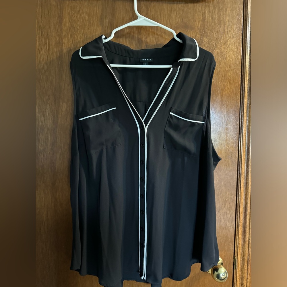 Black Torrid Tank Top with White Trim Size 2